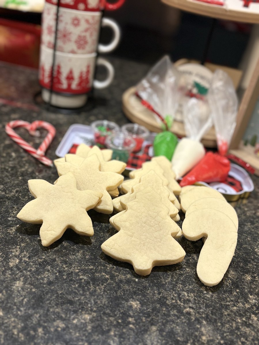 katierunner2021's tweet photo. We all want to decorate cookies witb our kids but time is so limited..
Let me help you! Christmas Cookie Kits include:
🍪 12 delicious sugar cookies
🎨 3 tubes of frosting (perfect for little artists!)
✨ Holiday sprinkles for that magical 😘!
Text/call/dm to order 208-691-3796 https://t.co/ATxDBW1YWg