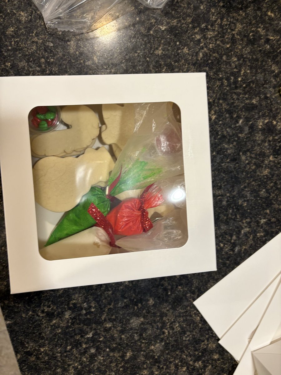 katierunner2021's tweet photo. We all want to decorate cookies witb our kids but time is so limited..
Let me help you! Christmas Cookie Kits include:
🍪 12 delicious sugar cookies
🎨 3 tubes of frosting (perfect for little artists!)
✨ Holiday sprinkles for that magical 😘!
Text/call/dm to order 208-691-3796 https://t.co/ATxDBW1YWg