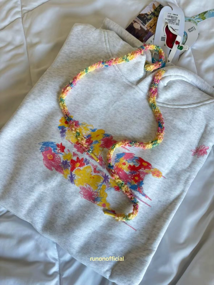 runonofficial's tweet photo. (พรี) crying center logo hoodies — fallen flowers 💐🌸🌼 // 1200.- ส่งฟรี (S-XL) 

— รอสินค้า 15-20 วัน 🛒
— สอบถามเพิ่มเติม dm ได้เลยค่ะ ⭐️

#cryingcenter #พรีออเดอร์จีน https://t.co/D6lMAzdfao