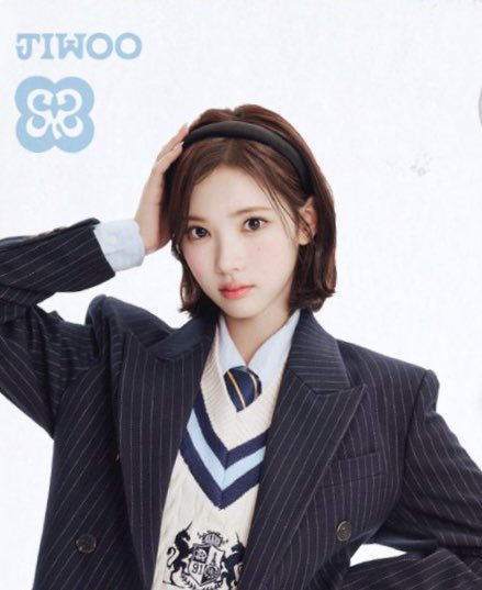 High school drama vibes, Jiwoo is giving main character energy