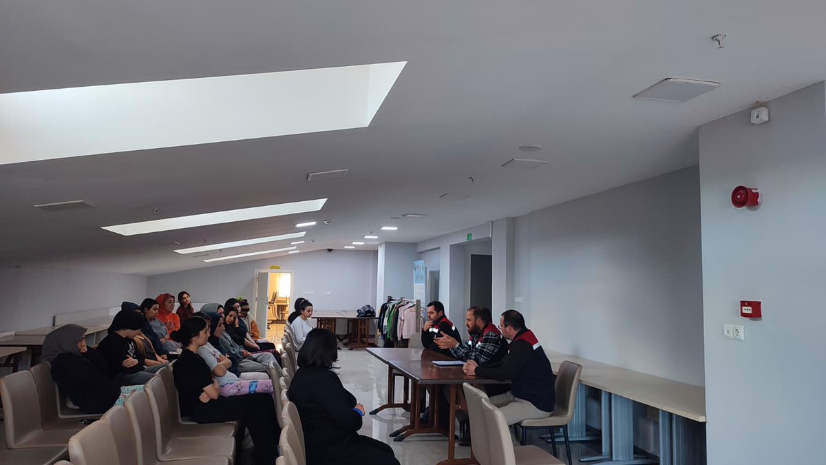 📍TOSYA YURDU

Yurdumuzda düzenlediğimiz Tarım Atölyesi'nde, İlçe Tarım Müdürlüğü uzmanları tarafından toprak işleme konusu ele alındı. 🌱
Atölyede; doğru toprak işleme yöntemleri, verimliliği artıran uygulamalar ve sürdürülebilir tarımın önemi üzerine bilgilendirmeler yapıldı.