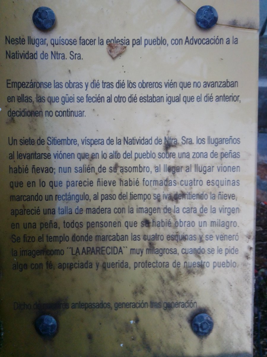 Furmientu's tweet photo. Placa informativa n'Escoréu (La Requeixada, Senabria), feita polos vecinos del llugar hai un tiempu.

#asturllionés #Zamora https://t.co/GYzP9u72JJ