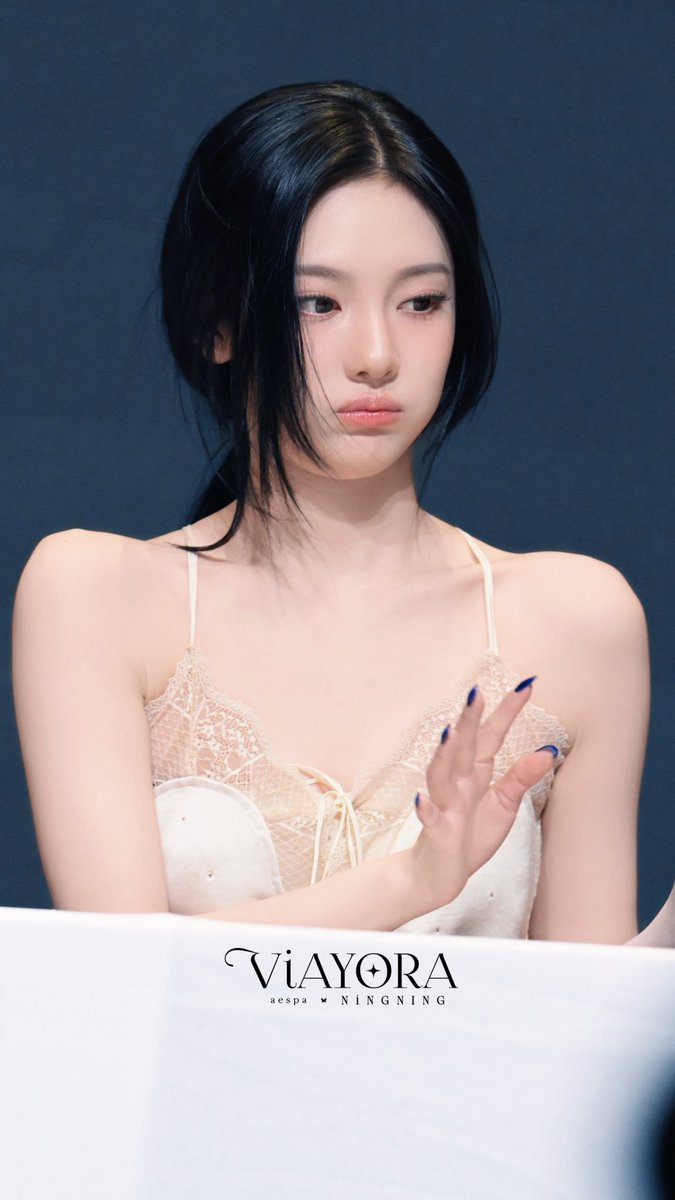 ningiyning's tweet photo. @seongiwu shshs jangan ganteng ganteng gege 😣🤍 https://t.co/vTOkR62Bti