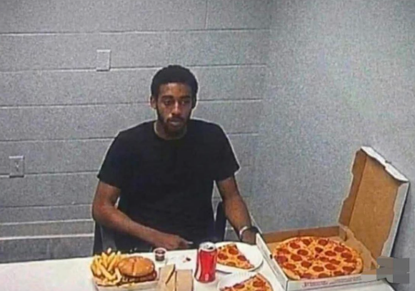 khurrylicious's tweet photo. The fact that they even gave him a side of buffalo sauce lets you know he snitched on the whole neighborhood https://t.co/2fYLW1lxCs