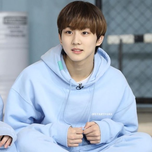 baby blue suits him sm🩵🤏🏻