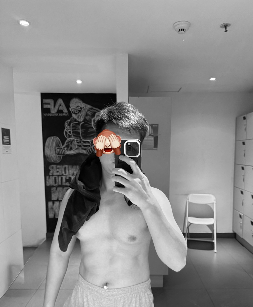 StephenLex's tweet photo. Still far to go.... kapan bisa keliatan abs ini ahahahahhaa #gym #abs #gymrat #workout #lockerrooms https://t.co/utmewvHRTY