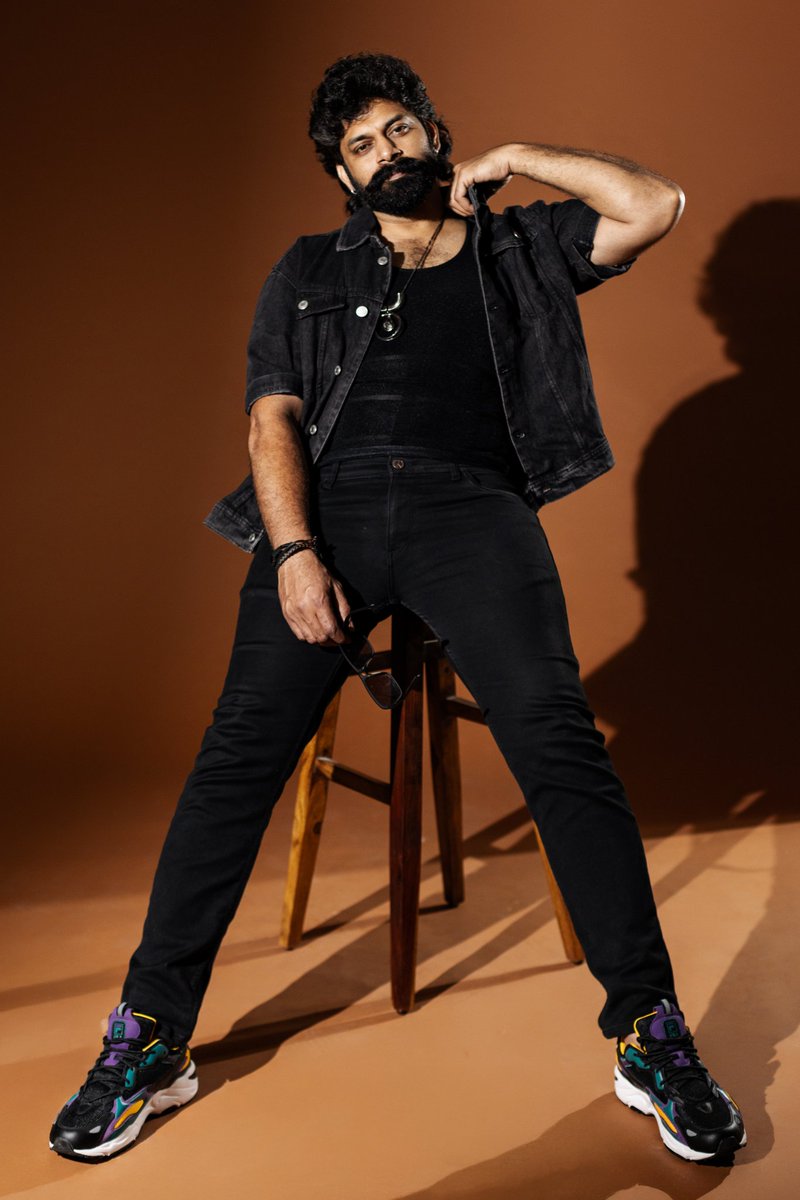actorshritej's tweet photo. “Simplicity is the key to elegance, and black is the master of simplicity.”
#ShriTej #Black #Look #Style #SWAG https://t.co/gFMKhp7J35