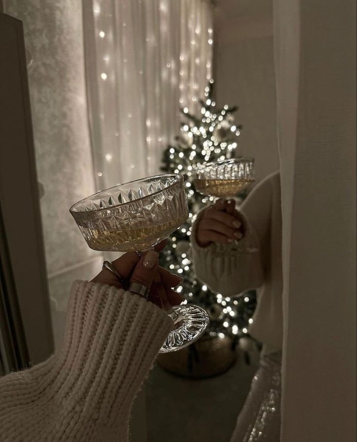 etherealdior's tweet photo. 10 days until christmas! https://t.co/aUsmu6T9xD