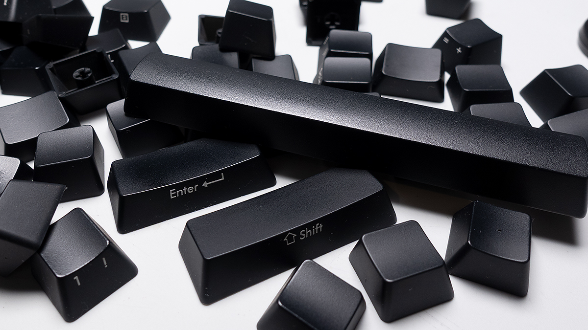 キーのゴミ キーボードのキーを全部取り外して掃除した。すごいホコリとかゴミとか