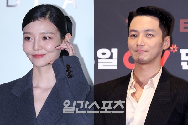 [단독] 이솜, 변요한과 남매 된다…영화 ’파문’ 호흡 naver.me/xF20Cue6

‘파문’은 경북 안동 한 종갓집에 얽힌 비밀, 그리고 한 남매의 이야기를 그린다. 김선경 감독의 첫 장편 연출작이다. 당초 작품명은 ‘안동’이었으나, ‘파문’으로 변경됐다. 내년 상반기 첫 촬영 예정이다.