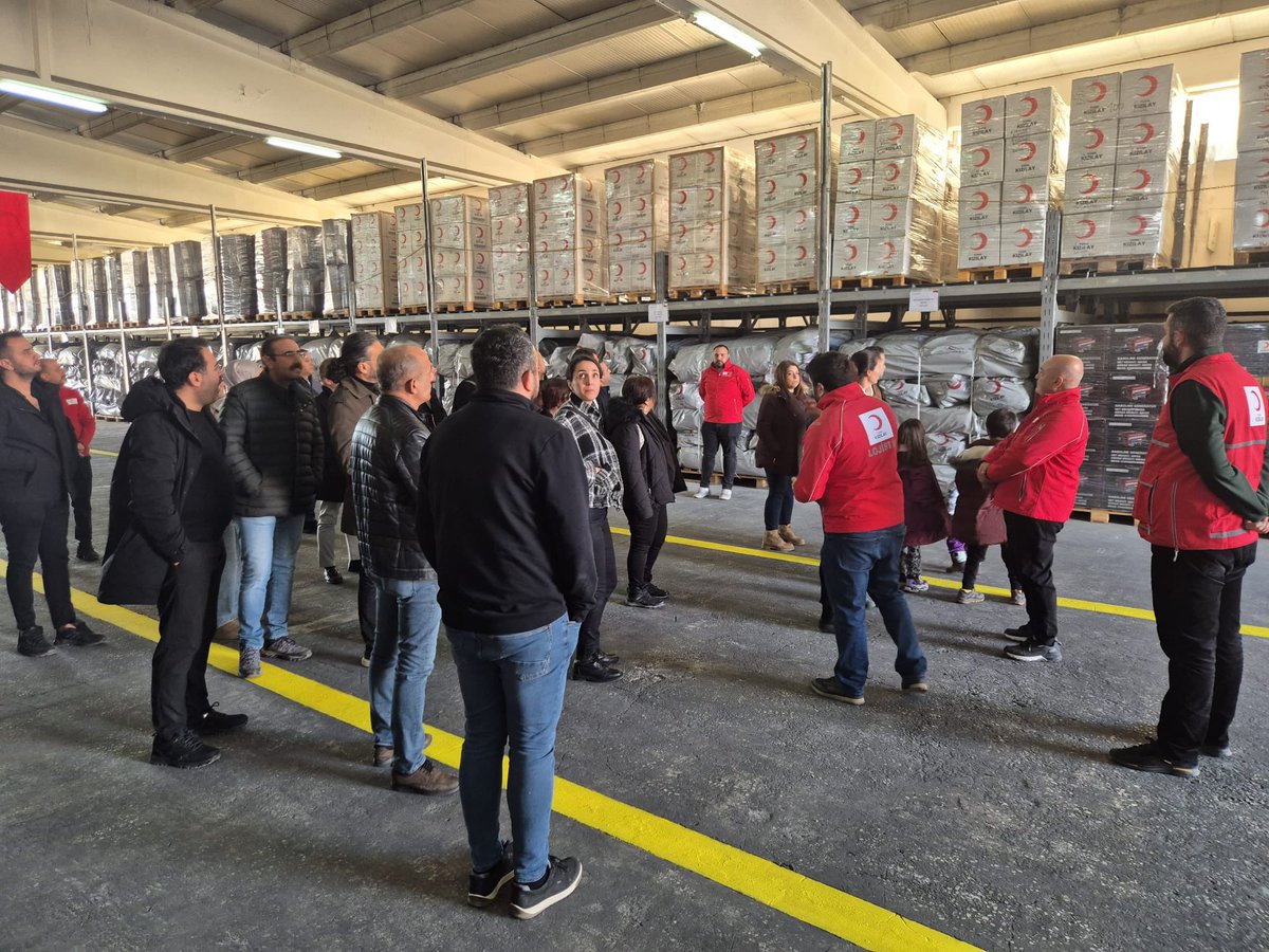 Fırat Üniversitesi Afet Yönetimi Anabilim Dalı Başkanı Dr. Ögr. Üyesi Onur Yerlikaya ŞAŞMAZ, Siyaset Bilimi ve Kamu Yönetimi Bölüm Başkanı Doç.Dr. Ali Sırrı YILMAZ ile akademisyen ve öğrencilerimizi müdürlüğümüzde ağırladık. Nazik ziyaretleri için kendilerine teşekkür ederiz.