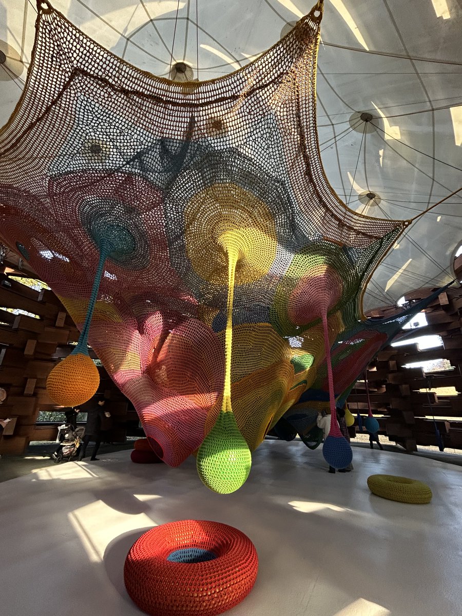 箱根の中で一番好きなスポット、彫刻の森美術館。ステンドグラスの塔