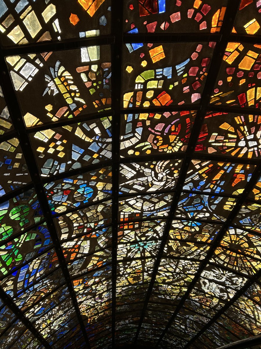 箱根の中で一番好きなスポット、彫刻の森美術館。ステンドグラスの塔
