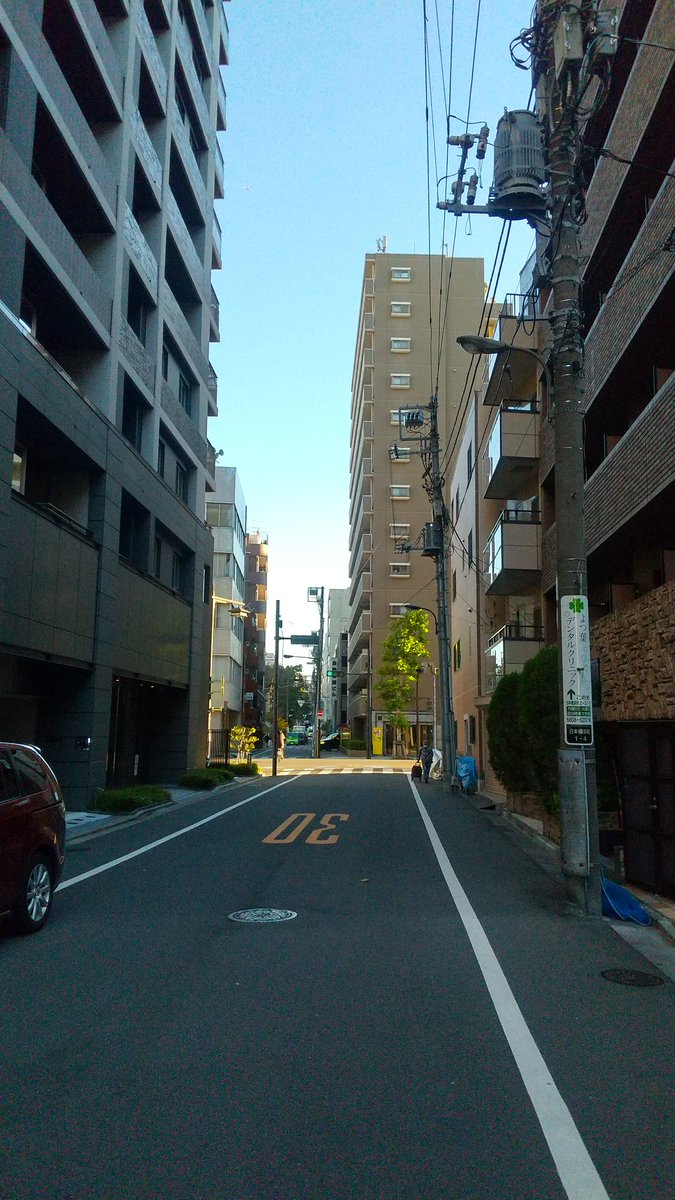 仕事の合間にふと用事で外に出てみたところ、きーもちよく晴れてました(^o^)
