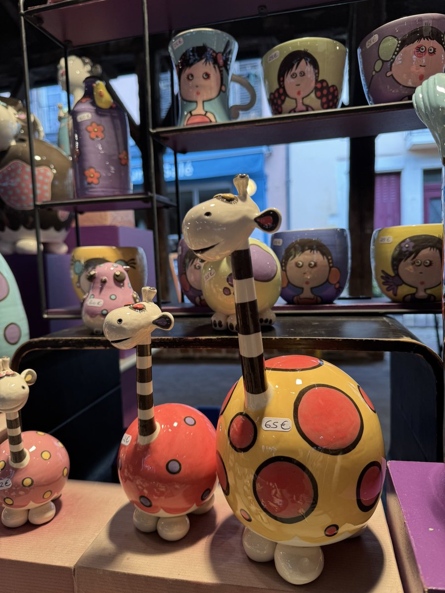 cendre_g01's tweet image. ✅Tout n’est pas encore Made in China ! 
Les marchés de Noël et les marchés artisanaux permettent à nos créateurs locaux de faire connaître leur savoir faire et leur produits. 
Des créations originales pour embellir les intérieurs comme les extérieurs ! #Artisan #Création