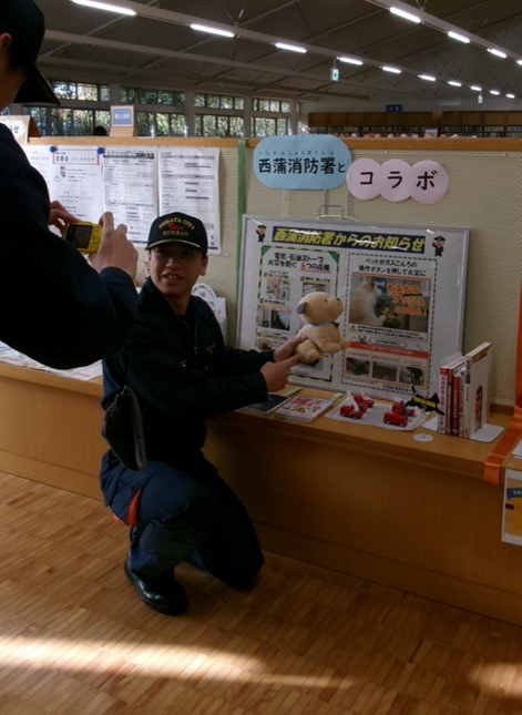 【西川：“もふもふプッシュ”による火災に注意】
ペットが誤ってコンロや家電に触れ、火災が発生することがあります。大切なペットを守るためにも、火災予防を心がけましょう
西川図書館では、西蒲消防署と協力し、火災予防を呼びかけるパネルや、関連本を展示しています

＃西川図書館　＃西蒲消防署
