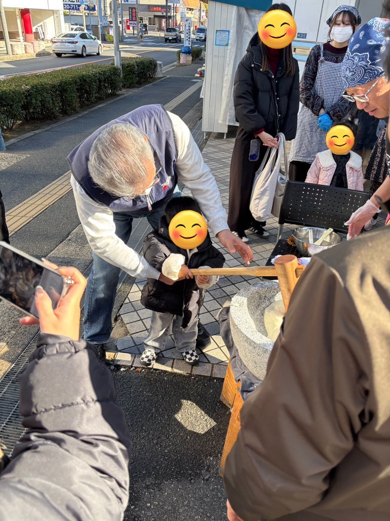 12/13(土)にもちつき大会が行われました！
今年もたくさんの方にお越しいただき、
115名の方が参加されました！✨

今年も子どもたちが多く参加していました。
みんなで、よいしょよいしょとついたお餅はとてもおいしかったです！☺️✨
お越しくださりありがとうございました！