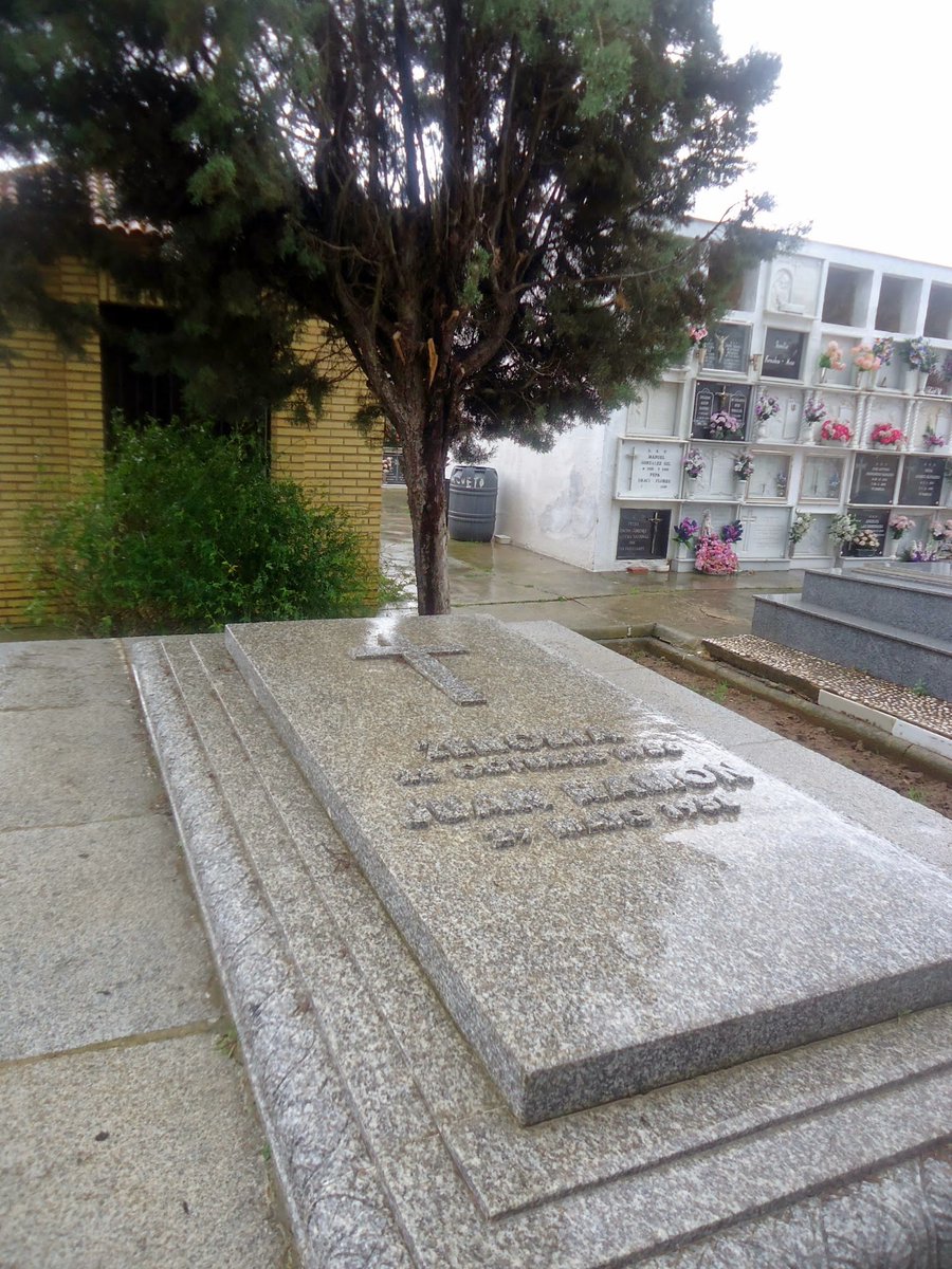 prviva's tweet photo. El recuerdo en #IMPHermida a #Platero del Nobel paisano Juan Ramón Jiménez ha sido,sin duda, el más bello homenaje a Huelva, la Cultura y el saber de lo natural del que fue maestro Jesús Hermida ¡ Gracias  @Impres_TVE ! https://t.co/vDKlgPskj0