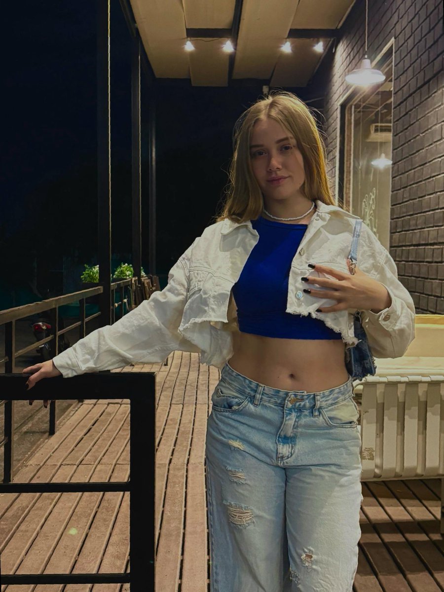 Model_6bce's tweet image. crush replied with "k" and i'm drafting a 10-page apology novel