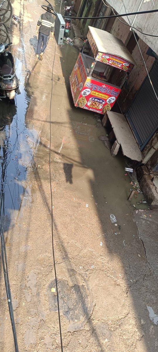 KritiSin's tweet photo. The problem has started again and I don't see any @MCD_Delhi worker who is cleaning this mess in east Delhi's ajeet nagar area for the past 3-4 days. Need a serious and urgent solution. @RahulGandhi @gupta_rekha @PMOIndia @CMODelhi @BJP4Delhi https://t.co/TMGwiyeCGI