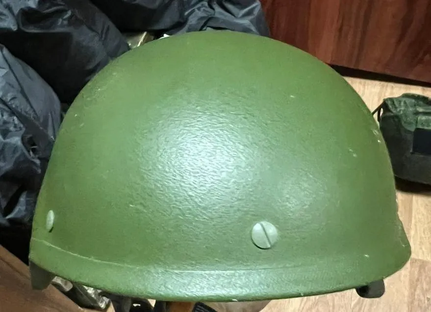 Russian Armocom 6B47 helmet without rails or NVG mount.
In production since 2022, when Russian Army faced a shortage of body armor and helmets for mobilized soldiers, so they needed a helmet en-masse.