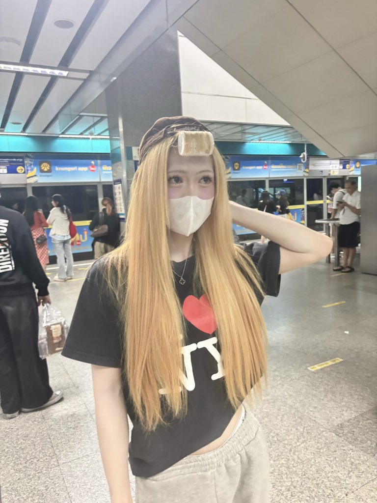 ปพิ~ tweet media