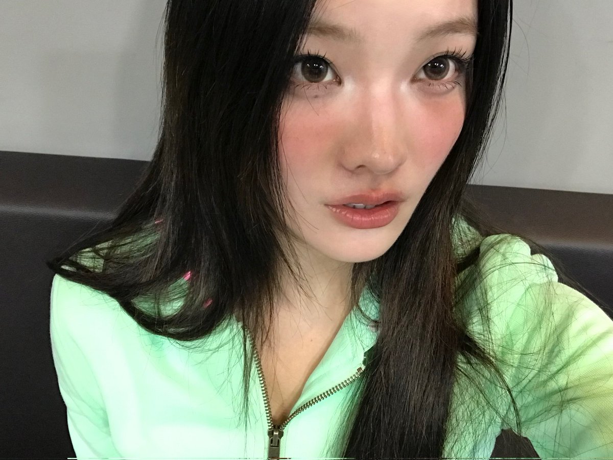 illitweverse's tweet image. 🌟 #IROHA | 251215

🐢: N★T CUTE~ 🌱🌱

#ILLIT #아일릿 @ILLIT_official @ILLIT_twt