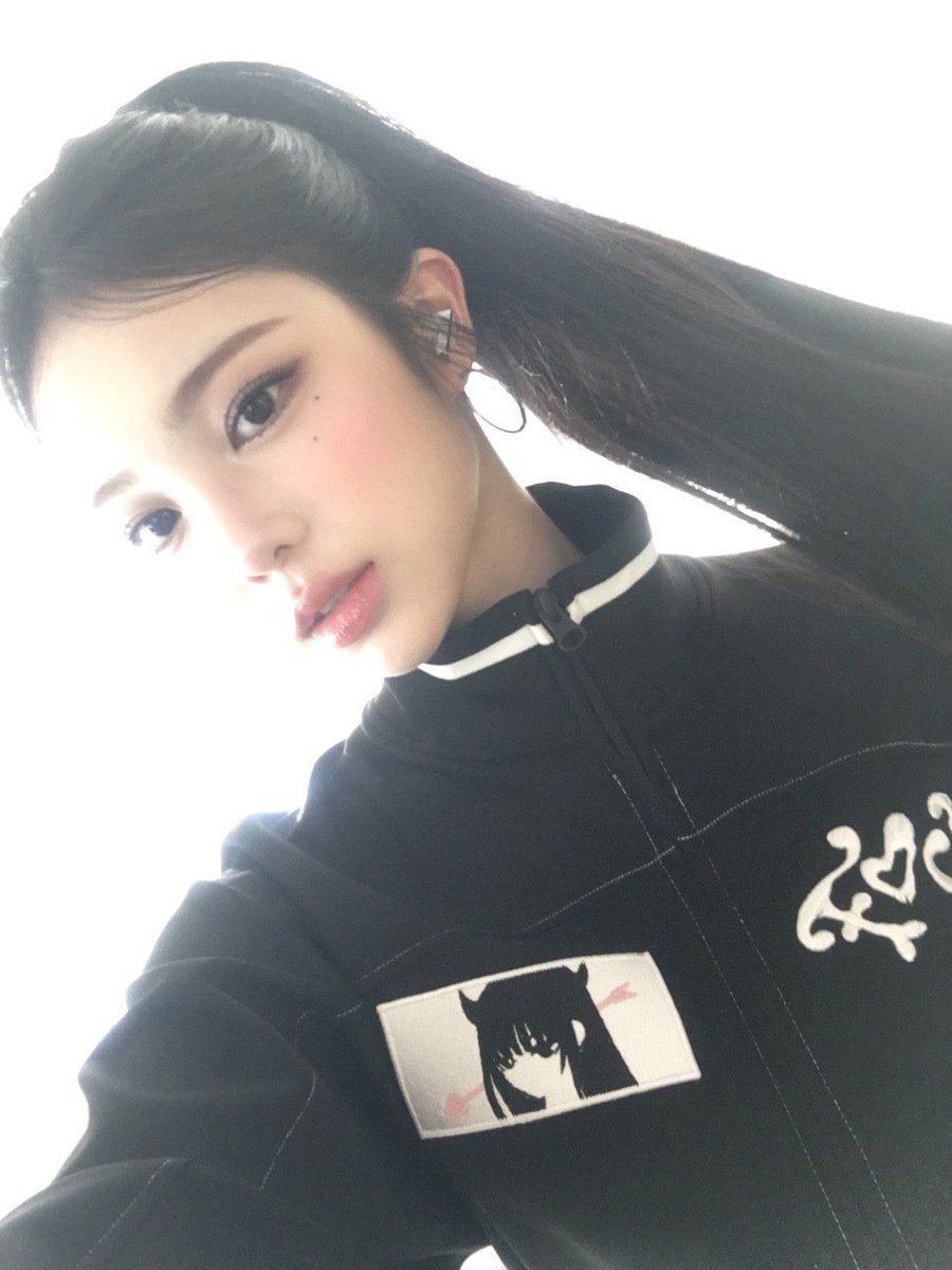 Hearts2Hnarts着用 パーカー トラックジャケット 韓国 イアン着用 Hearts2Hearts イアン着用☆スパイラル ジップアップ/SUH SUH