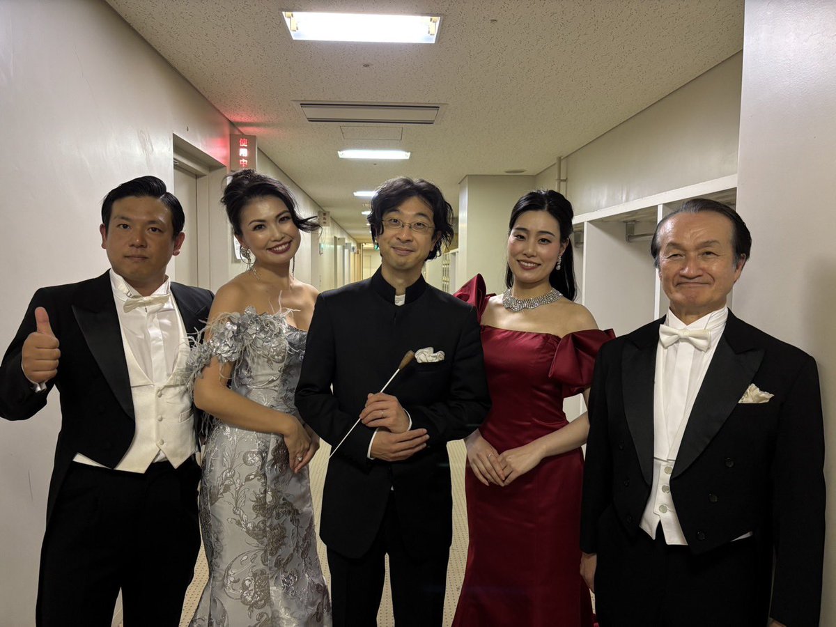 saijo_daiku's tweet photo. 第3回西条第九演奏会無事終演しました⭐️
みんなの力で作り上げた第九が西条市に響き渡りました🎵

中島章博マエストロ、ソプラノ松浦友香さん、メゾソプラノ山川真奈さん、バリトン黒田彰さん、伊予管弦楽団の皆様、そしてご参加いただきました市民の皆様、有難うございました❤️ https://t.co/Fg4bSECGqg