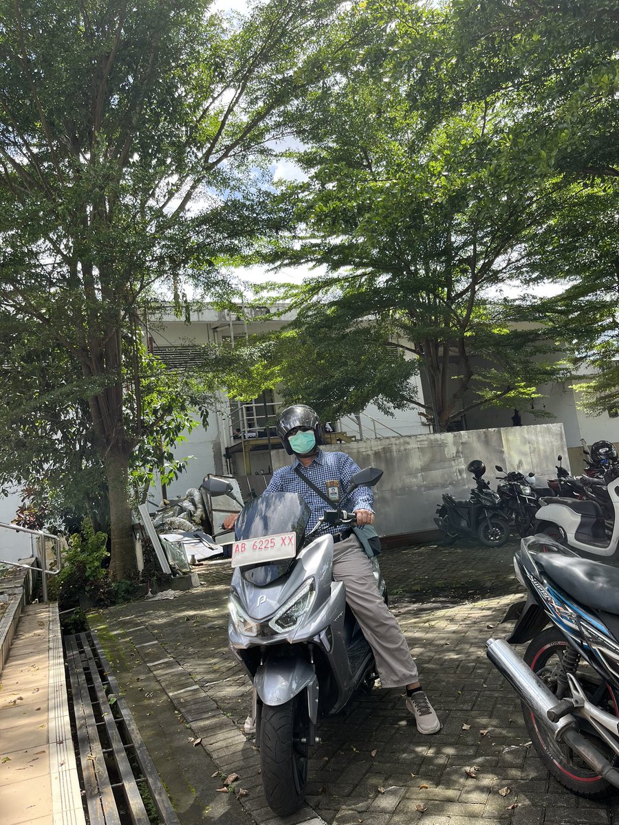 Mari memasyarakatkan MOLIS
dan
MeMOLISkan Masyarakat
Motor Listrik