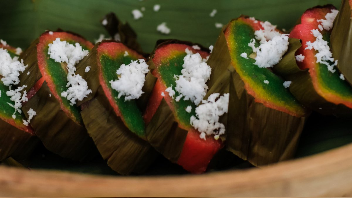 Sejak kecil budhe dan pakdhe selalu ajak jajan ini. Jadi, perut ku jauh lebih bisa menerima makanan lokal/tradisional.

Tapi ini bukan sekedar tentang makanan dan rasanya, melainkan masakan ini menyimpan kenangan ketika masih ada budhe/mamak.