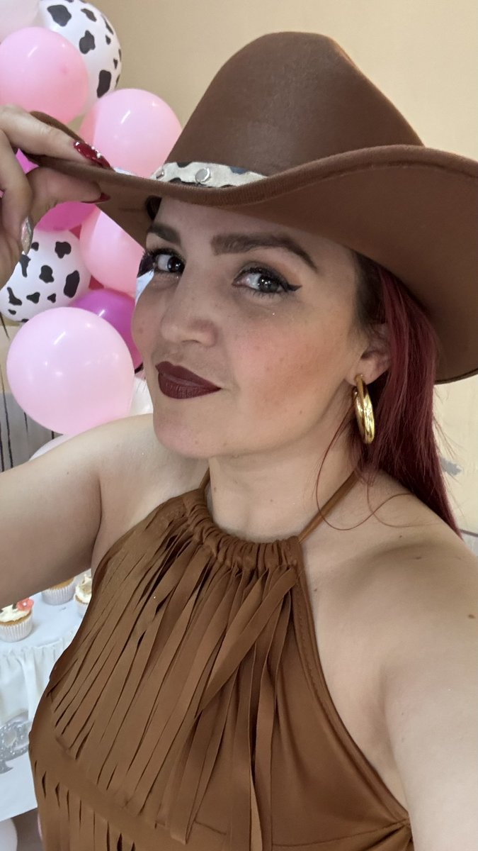 Siluetacmll's tweet photo. 🥳🖤HAPPY BIRTHDAY TO ME🥳🖤
🌷Feliz Cumpleaños a mi🌷
🥳誕生日おめでとう🥳
#CMLL #AmazonaCMLL #LaRudaN1 https://t.co/DSd3XJHNc5