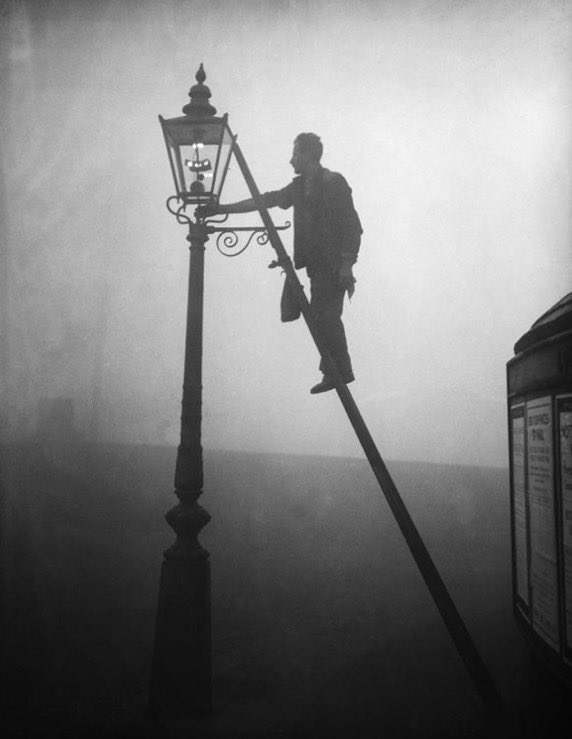 DID YOU KNOW?’... There are still around 1500 operational gas lamps across London - indeed The Mall has electric lighting on the park side of the road and gas on the St James’s Palace side (they are slowly being replaced by electric)... the-east-end.co.uk #History #London