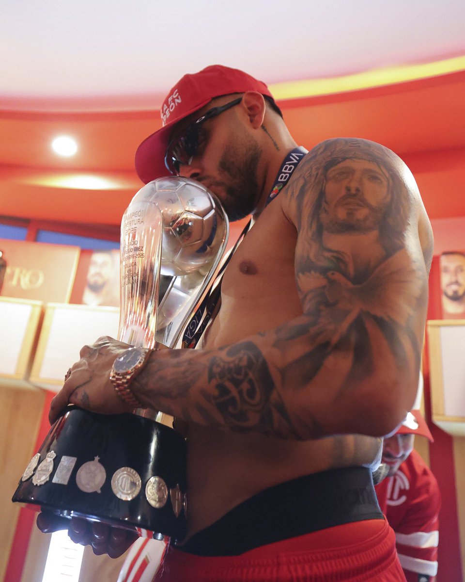 TolucaFC's tweet photo. Otro 14 de diciembre a la historia del equipo 👹🏆 https://t.co/iSLXL7WUuB