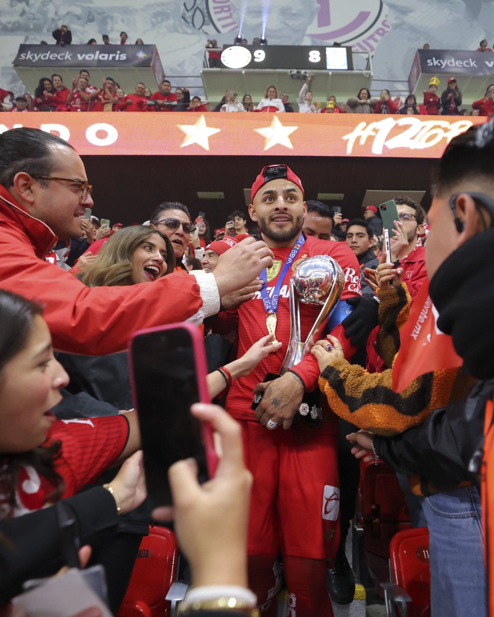 TolucaFC's tweet photo. Otro 14 de diciembre a la historia del equipo 👹🏆 https://t.co/iSLXL7WUuB