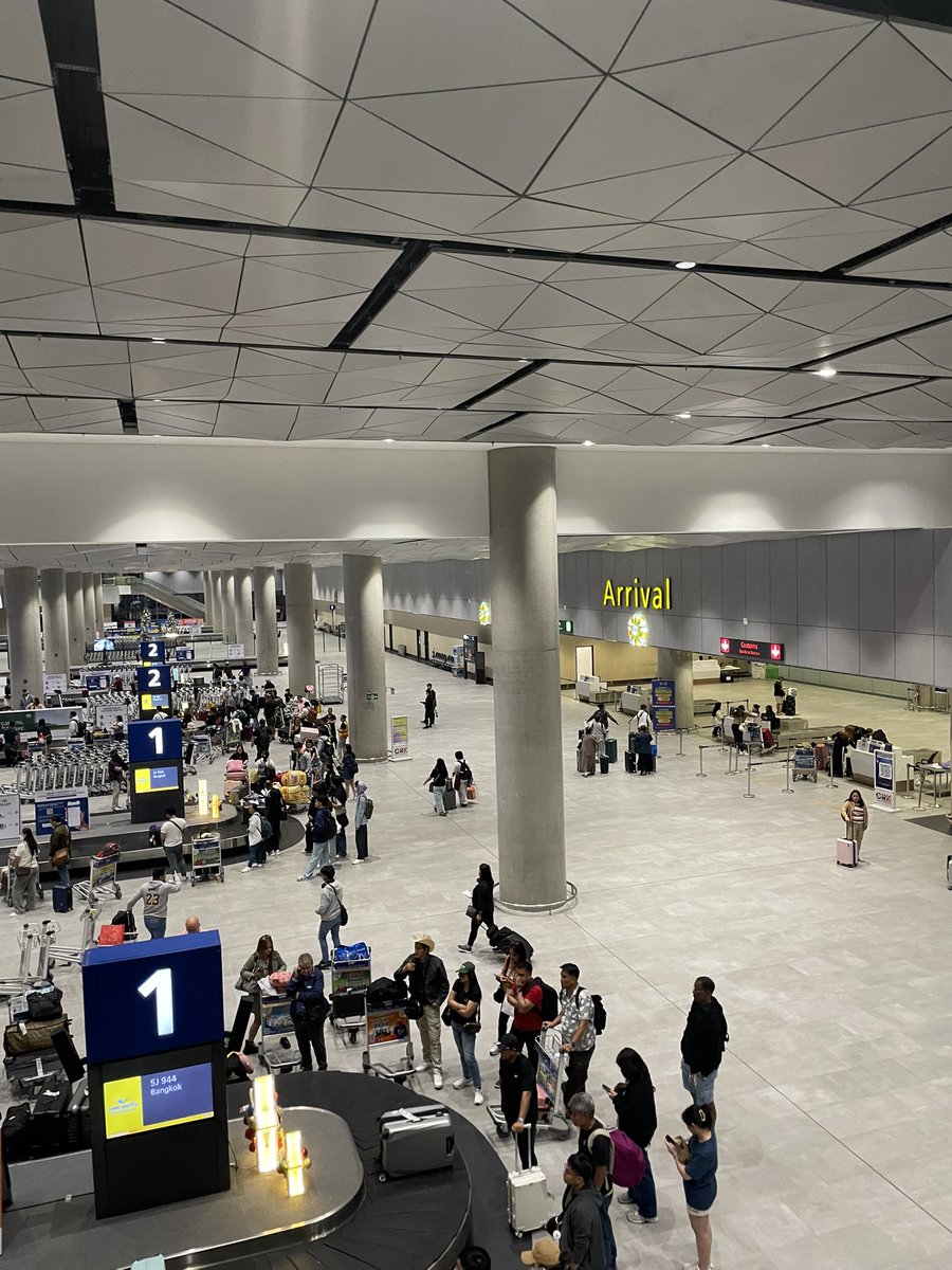 bloomsofmay's tweet image. i arrived @ motherland! 🇵🇭