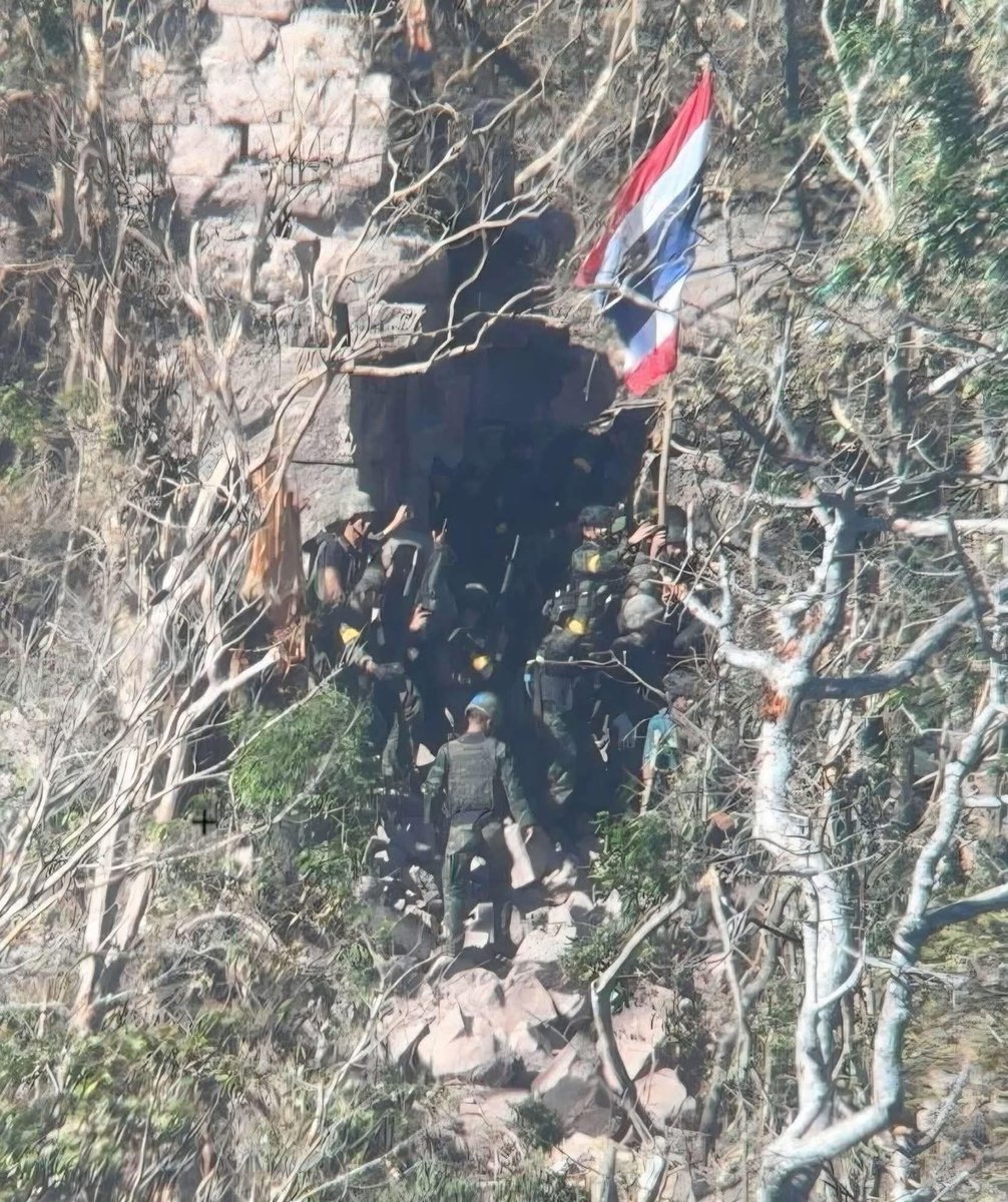 sirotek's tweet image. ไทยยึด #ปราสาทตาควาย สำเร็จ ธงชาติไทยโบกสะบัดหลังทหารไทยปะทะดุเดือดยืดเยื้อนานกว่า 8 วัน