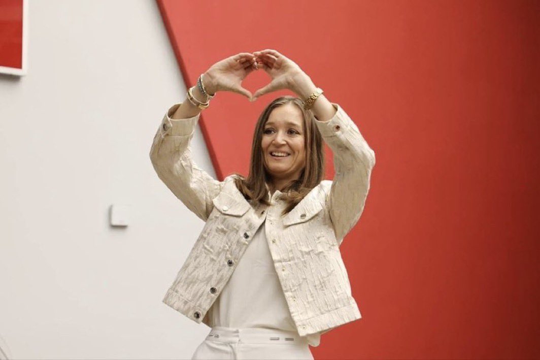 "Çok acıklı bir hikaye yazdık" demiş son sözlerinde Şehzadeler Belediye Başkanımız Gülşah Durbay.
Sana söz Gülşah kardeşim.
Gelecek güzel olacak.
Bunun için sen can verdin,biz de her türlü bedeli ödeyeceğiz.
Ruhun şad mekanın cennet olsun GÜZELLER GÜZELİ GÜLŞAH KARDEŞİM.