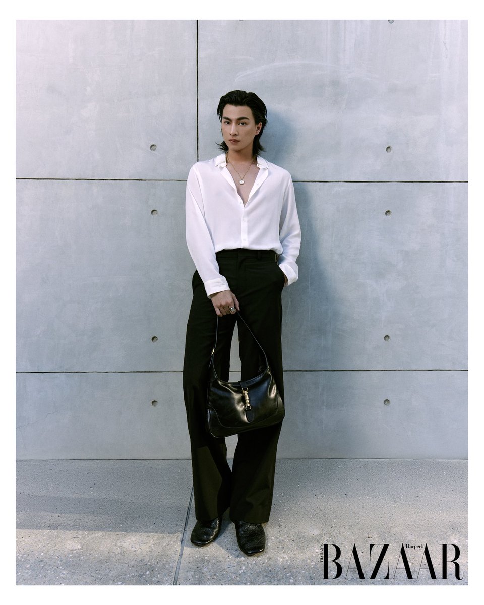 bazaarthailand's tweet image. #BAZAARMENThecover เสิร์ฟแฟชั่นเซ็ตของหนุ่มหล่อ ‘กลัฟ-คณาวุฒิ ไตรพิพัฒนพงษ์’ แบรนด์แอมบาสเดอร์ Gucci ที่ได้ถ่ายทอดเสน่ห์ผ่านลุคและไอเท็มที่รวบรวมเอกลักษณ์งานออกแบบของแบรนด์ไว้ กับผลงานแรกโดยผู้อำนวยการฝ่ายสร้างสรรค์ Demna

#Gucci #Demna 
#GulfKanawut 
#BAZAARMENThailand