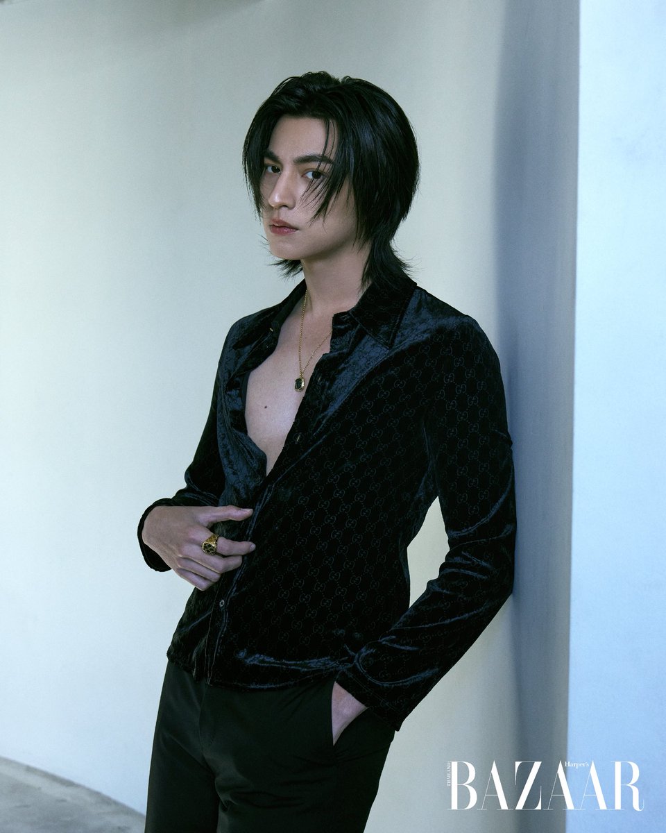 bazaarthailand's tweet image. #BAZAARMENThecover “ปีนี้ผมขอบคุณความพยายามตั้งใจในการทำงาน ผมได้เรียนรู้และเก็บเกี่ยวประสบการณ์มากมาย” ‘กลัฟ-คณาวุฒิ ไตรพิพัฒนพงษ์’ แบรนด์แอมบาสเดอร์ Gucci บอกเล่าถึงความทุ่มเทตลอดทั้งปีและความตั้งใจในทุกสิ่ง

#Gucci #Demna 
#GulfKanawut 
#BAZAARMENThailand