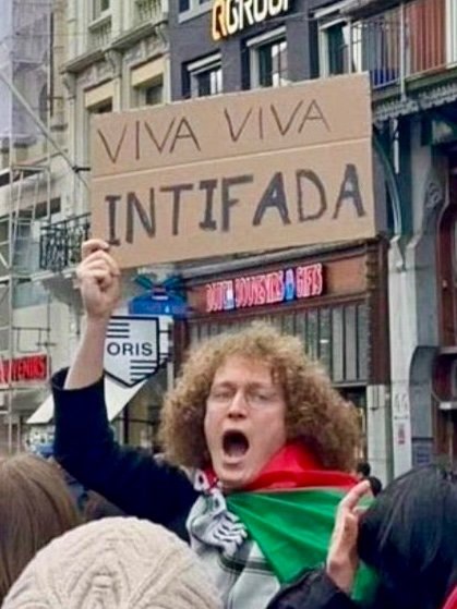 Extreem links begint nu bang in de beentjes te worden en doen nu net alsof alle pro Palestijnse demonstraties vredelievend waren.

Maar helaas hebben we allen heb gezien en gehoord.

Oproepen tot een intifada en 'river to the sea' ' death to the idf' en Israël moet ontwapent