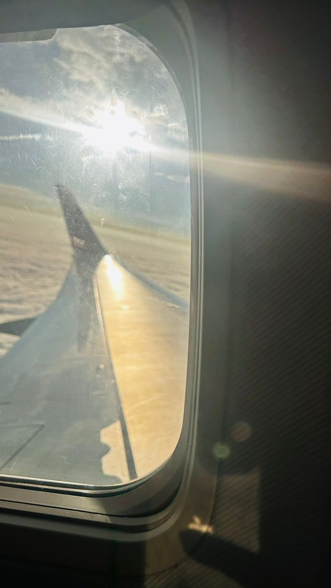 Thuski7's tweet image. #CustomerExperience 👌awesome Sunrise 
#FlySafairCares 🙏 @FlySafair