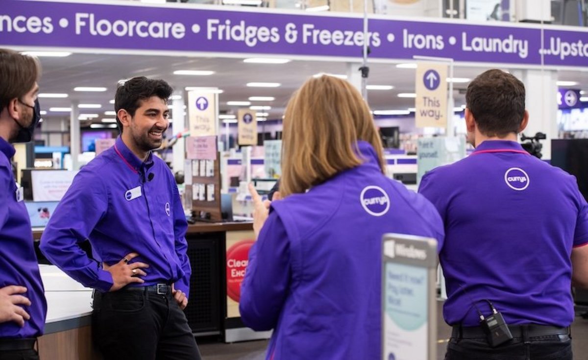 Retail in 2025: AI is a beast to tame, but stores are thriving! 🛍️ Amazon's empire is under siege. Competition is fierce, and strategies are shifting. Innovation is the new norm. Adapt or get left behind! 🚀