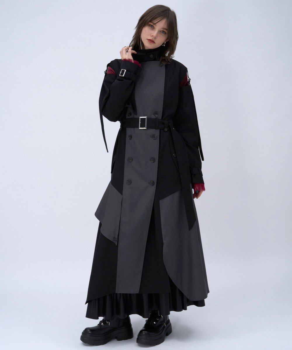 唯一無二の再構築デザインが目を引く セットアップのスカート&コートが