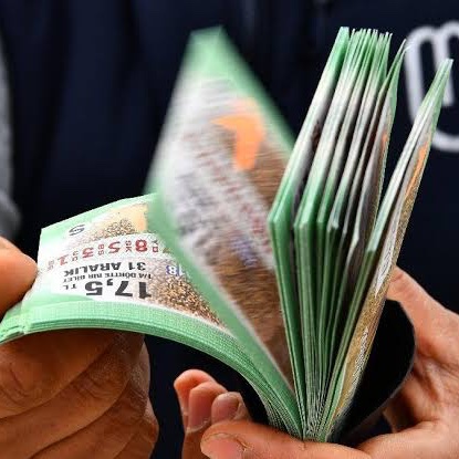 nedenttoldu's tweet image. İstanbul Valiliği, cami avlusu ve ibadethane girişlerinde Milli Piyango biletleri ve diğer şans oyunlarının satışına izin verilmeyeceğini açıkladı.