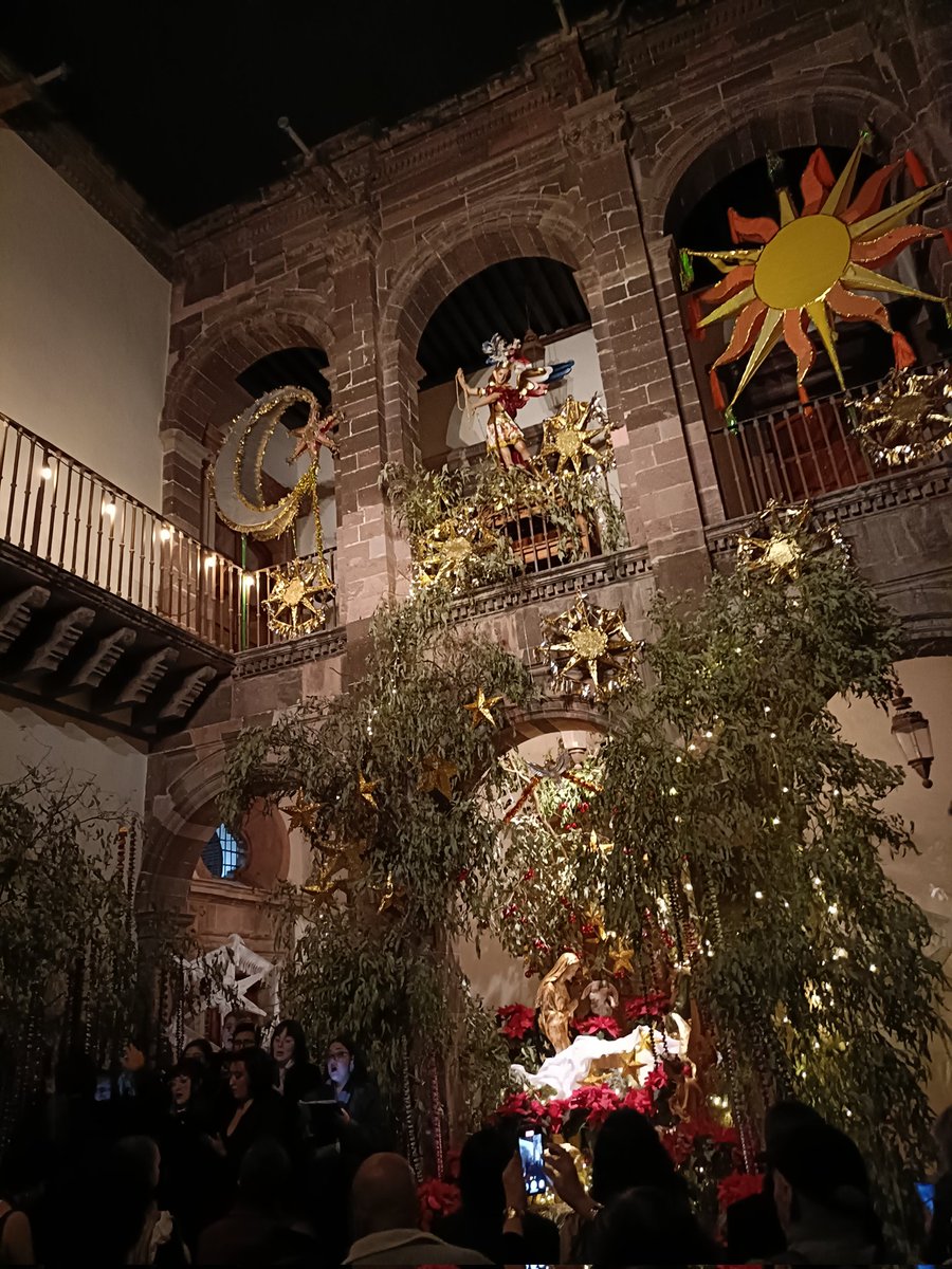 antonietainfo's tweet photo. #Navidad #SanMigueldeAllende ESTA NOCHE SE REALIZÓ LA INAUGURACIÓN DEL NACIMIENTO EN EL MUSEO CASA DE ALLENDE. 
🎄 ESTARÁ ABIERTO AL PÚBLICO DEL 14 DE DICIEMBRE 2025 AL 11 DE ENERO 2026 San Miguel de Allende 
https://t.co/9M860RFlLC
#AntonietaInforma
📷 @antonietainfo @hera106 https://t.co/d2NIJyk9so