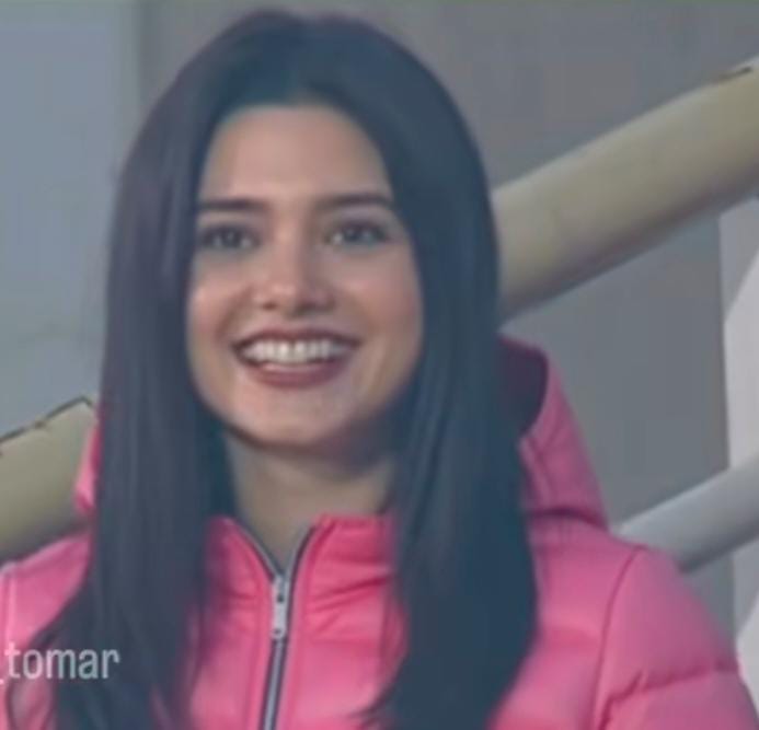 <a href="/JaikyYadav16/">Jaiky Yadav</a> ये लड़की वेस्टइंडीज की मॉडल बताई जा रही है,

जो अभी चर्चा में है कुछ लोग इससे follow करते हैं कि ये कब सोती, कब उठती है, क्या खाती है,

अभी भी नज़र गड़ाकर बैठे हैं कि ये कब वॉशरूम में जाएगी।