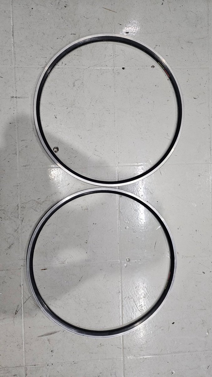 zerozero_fnfjb's tweet photo. #fnfjb WTS ARAYA 713 32H HITAM SEPSANG kondisi bekas = Rp 275.000

Minus pemakaian, lecet minor seperti di foto, fungsi 100% normal
Velg badak ringan

Bisa bundle dengan Hub Novatec Hitam 32H = Rp 325.000
(LEBIH MURAH BELI BUNDLE &amp; BONUS FREE BUILD WHEELSET BY BENGKEL TAKESHI) https://t.co/2CJAsJS2An
