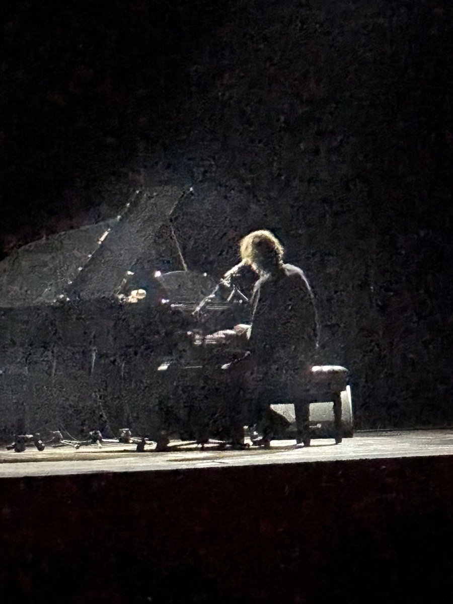 He looks so good omg 😍😍😍😍😍😍😍😍😍😍😍😍😍😍😍