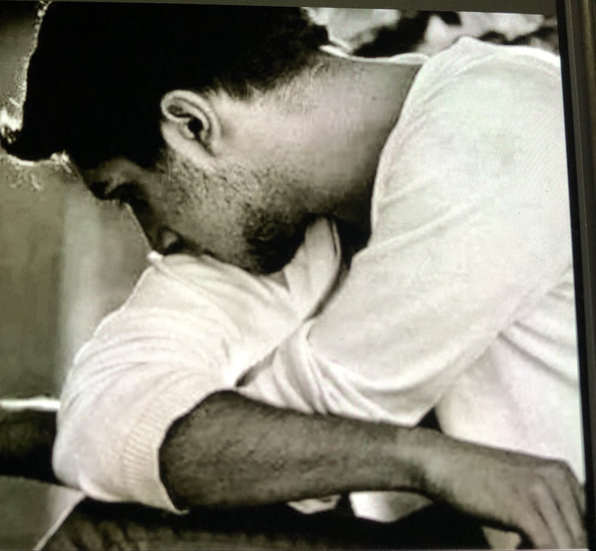 Demirden ağır bıçaktan keskin ahım var bazılarına
Yüreğinize yük ömrünüze miras olsun 🙏